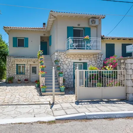 Avelia Pink Apartment Asprogerakata Exterior photo